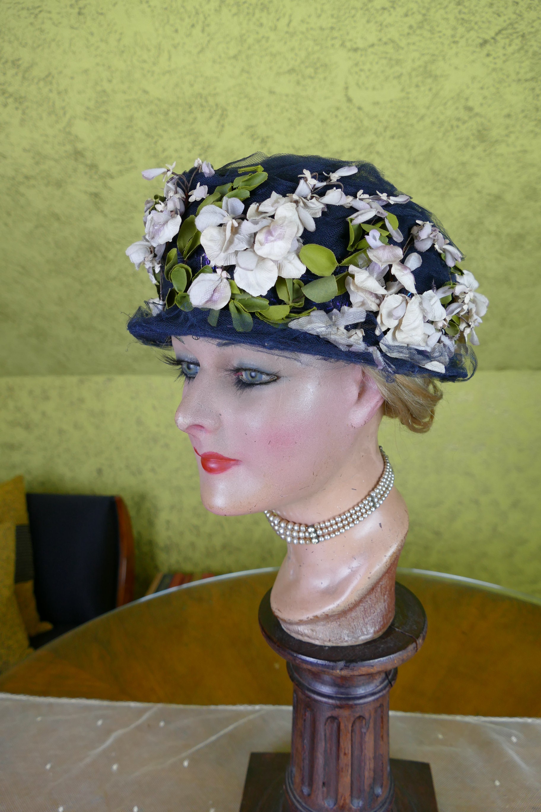 Vintage Carson Pirie Scottee- Chicago green felt hat. Leather wrap with bow. Carson Pirie Scott - Etsy main image 2