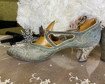 1920s Silver Lamé Evening Shoes, Flapper Pumps, Charleston Era