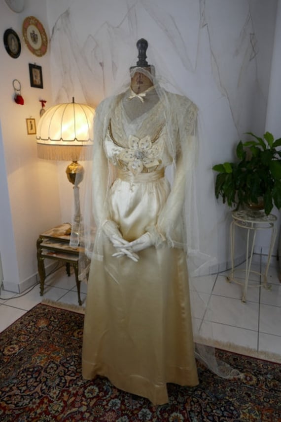 1915 HUGHES & STARNES Wedding Dress, antique dres… - image 2