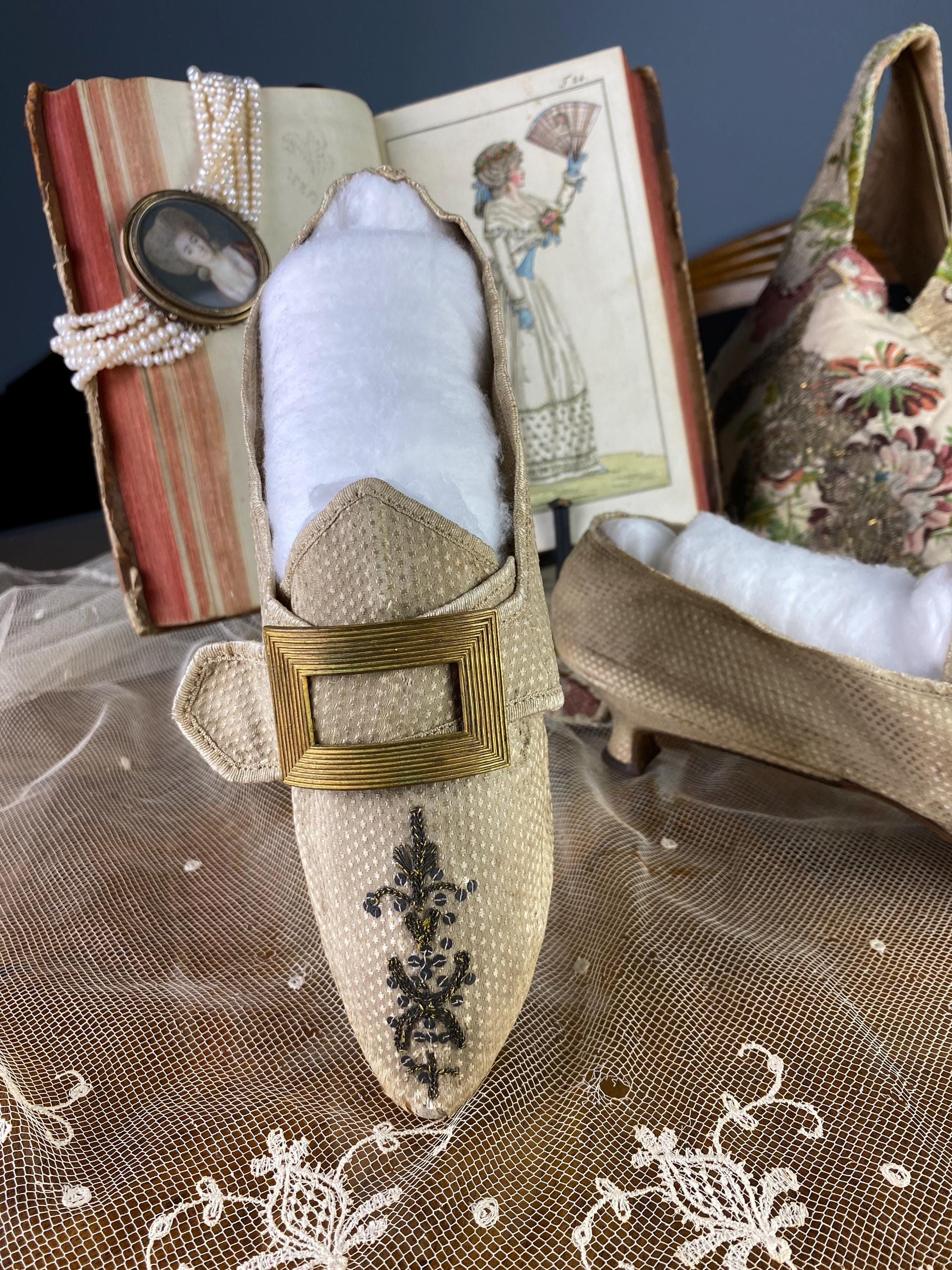 1790 Embroidered Rococo Shoes, Antique Shoes, Pumps, Antike