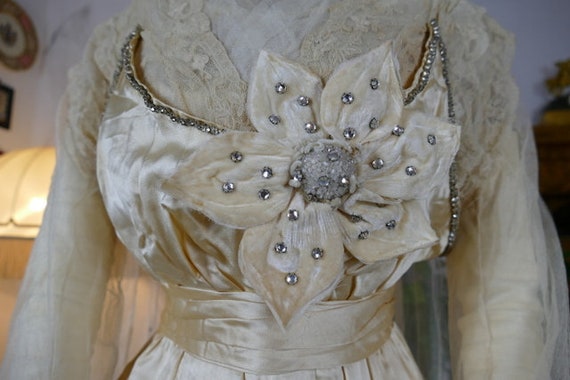 1915 HUGHES & STARNES Wedding Dress, antique dres… - image 3