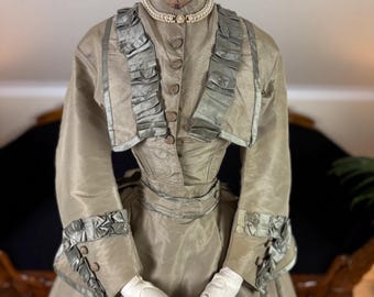 Antik viktoriansk sidenklänning, England, ca 1868