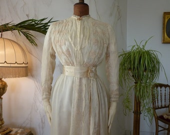1913 Wedding Dress with the Photograph of the Bridal Pair, Edwardian Wedding Gown, Antique dress, antique gown, Bridal dress, ca. 1913