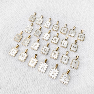 Perlmutt-Anfangsanhänger, Edelstahl Schmuck, Goldbuchstabe Charms, personalisierter Schmuck, Natürliche Muschel Benutzerdefinierte Buchstabe Charms