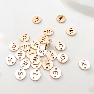 Initiële connector ronde schijf, 14k gold filled en sterlingzilver, letterconnectoren voor permanente sieraden, sieraden maken, aangepaste minischijf