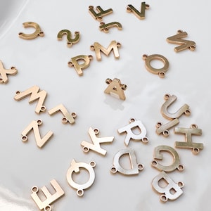 Letterconnector, 14k gold filled en sterlingzilver initiaalconnectoren voor permanente sieraden, miniletterbedel, aangepaste letterbedelinitiaal