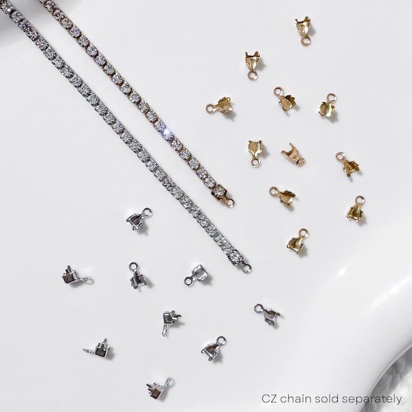 Puede incluir: Primer plano de dos cadenas de pedrería y varios hallazgos de joyería metálica. Los hallazgos son en tonos dorados y plateados. El texto "CZ chain sold separately" es visible en la parte inferior derecha.