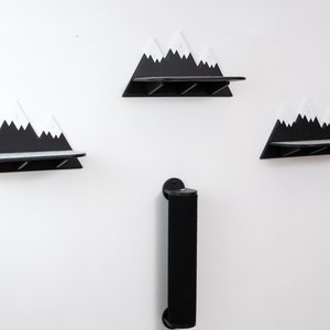 Modern Black Cat Scratching Post and Shelf Combo - Multifunctional Cat Furniture for Endless Entertainment and Style