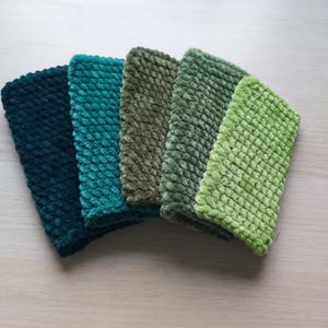 Green soft and gentle phone case, crochet iPhone pouch in green