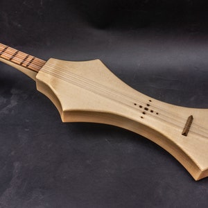 Citole "Holly Leaf" | 13-14th century - gittern, cetra, lute - Spanish manuscript