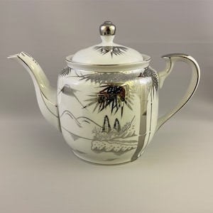 Kutani Mt Fuji TEAPOT with Lid Platinum Asian Scene On White Japan vintage village bamboo porcelain formal dinner afternoon tea party