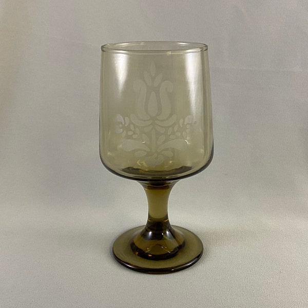 Pfaltzgraff Village 10 oz GOBLET etched Glassware 10 ounce wine drinking glass Made in USA stemmed water discontinued folk country (9396)