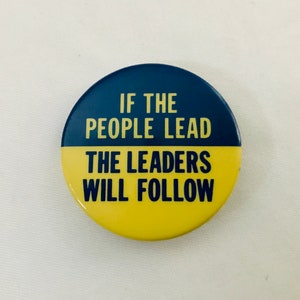 Vintage BUTTON -'If The People Lead, The Leaders Will Follow' collection round pin metal pinback collect novelty