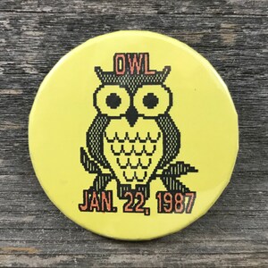 Vintage BUTTON - OWL Jan. 22 1987 - badge pin Souvenir collectible