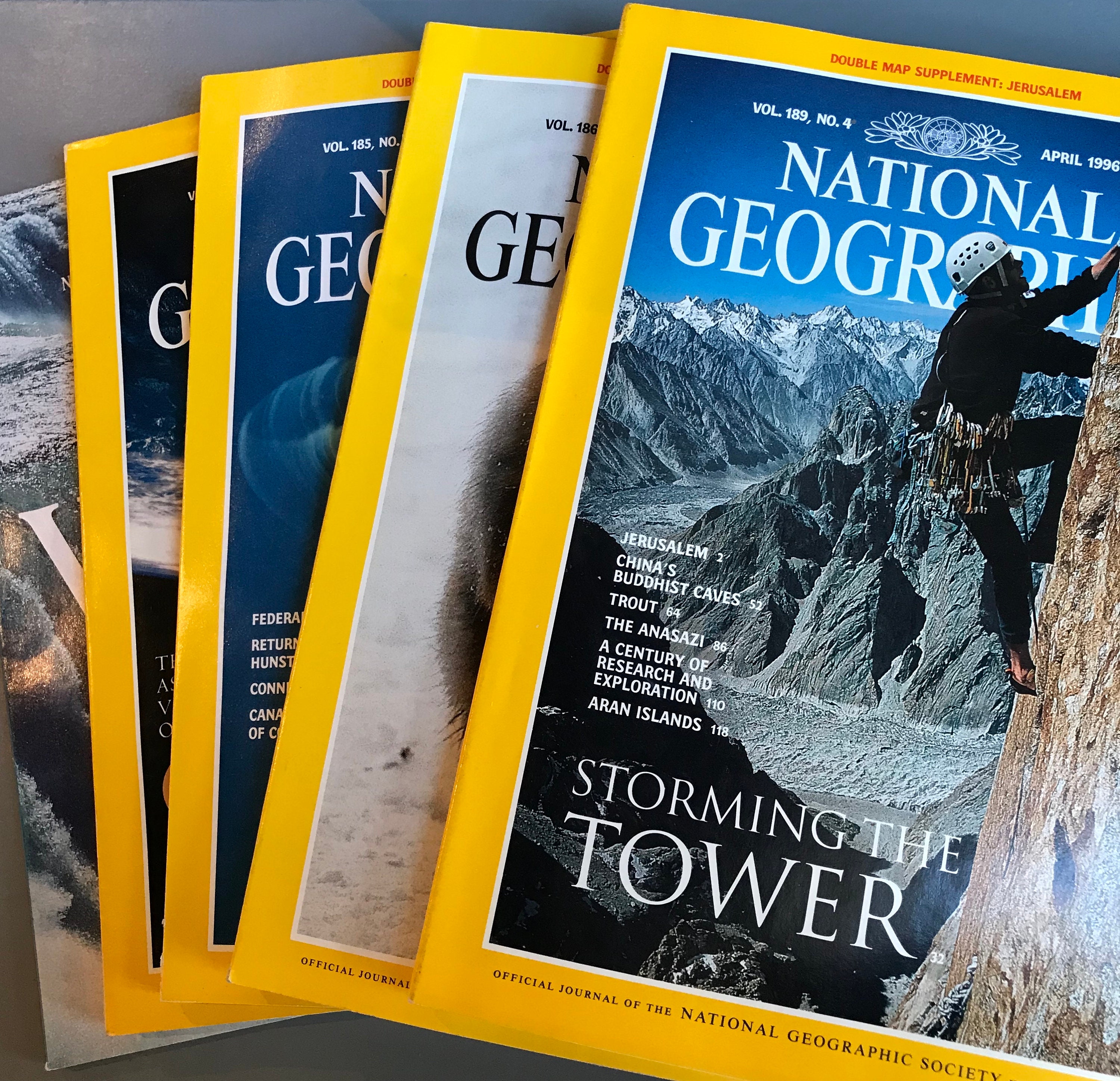 洋書 The National Geographic World Geography: Building a Global Perspective: Thomas J