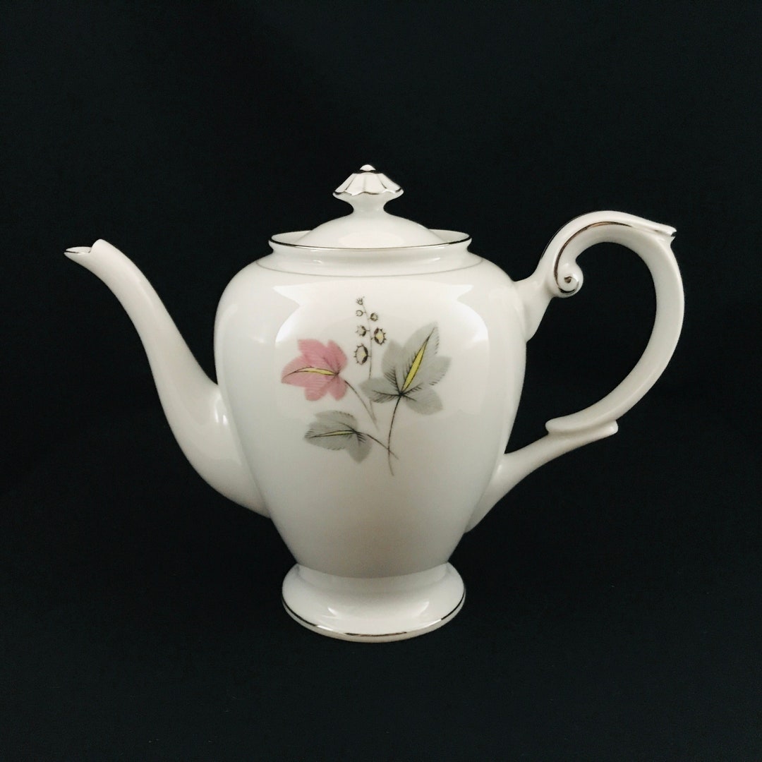 Yamaka China TEAPOT With Lid 2368 Japan Vintage Porcelain Formal Dinner