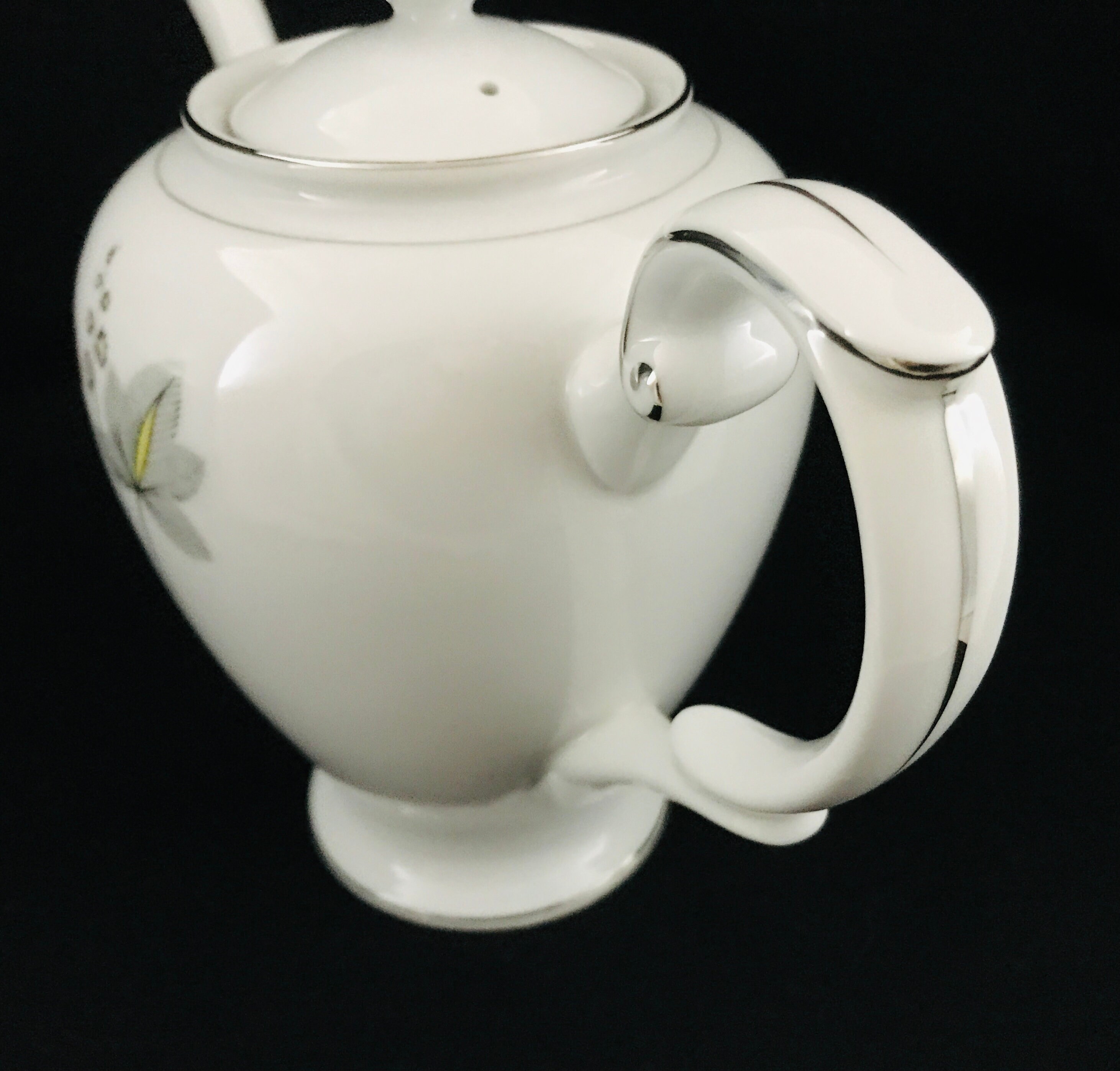 Yamaka China TEAPOT With Lid 2368 Japan Vintage Porcelain Formal Dinner