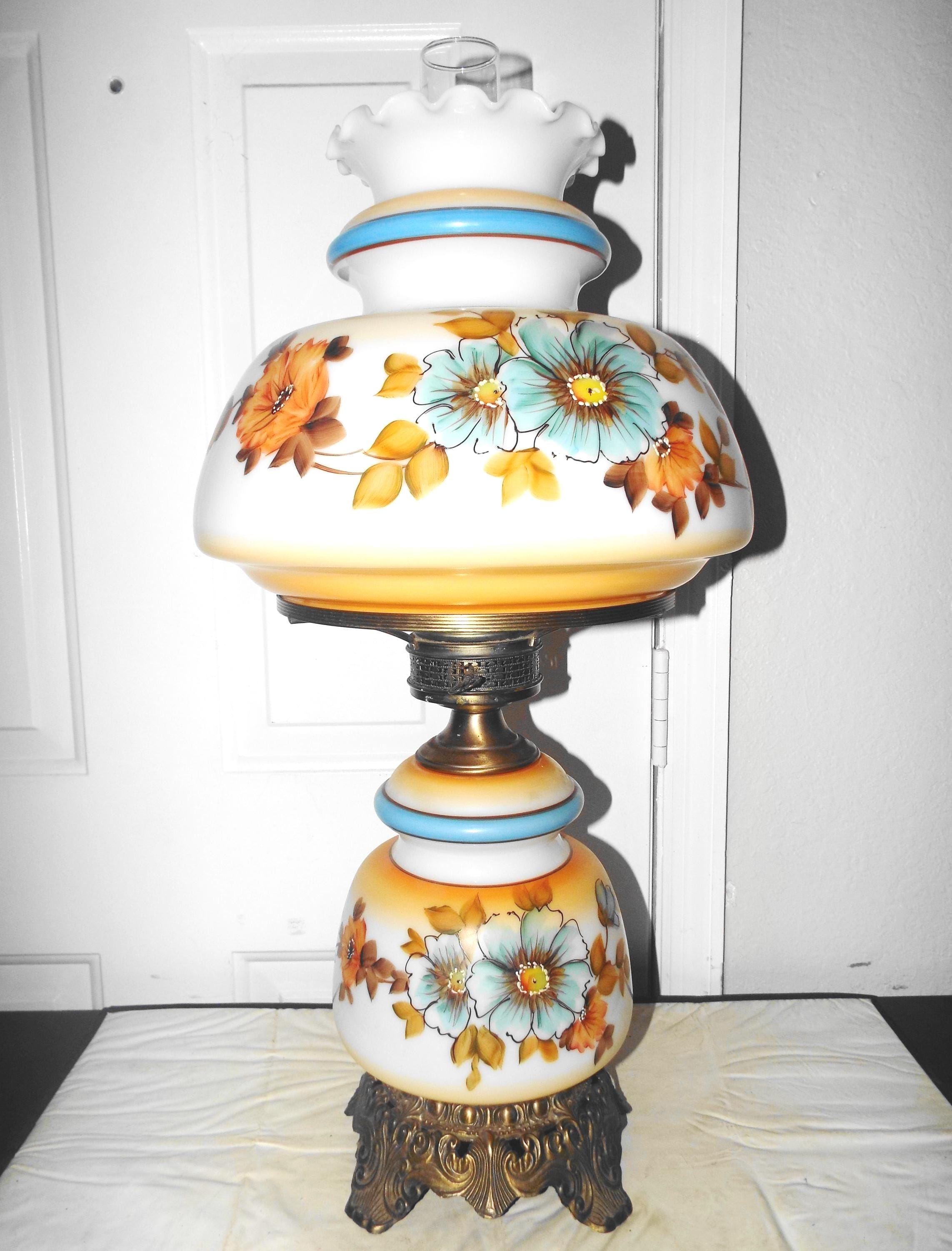 Gone With the Wind Unique Vintage Quoizel Parlor Size Milk-glass