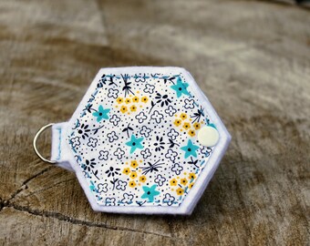 Hexie needle holder, Sewing needle case