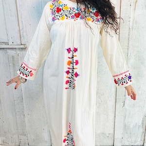 Vintage 70s Embroidered Mexican Kaftan// White Bohemian Kaftan/ Mexican Vintage Cotton Kaftan// Festival Dress