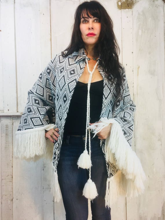 Vintage Guatemalan Poncho// Vintage Embroidered Po