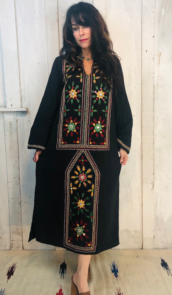 Vintage Indian Caftan/: 70s Embroidered Ethnic Kaf