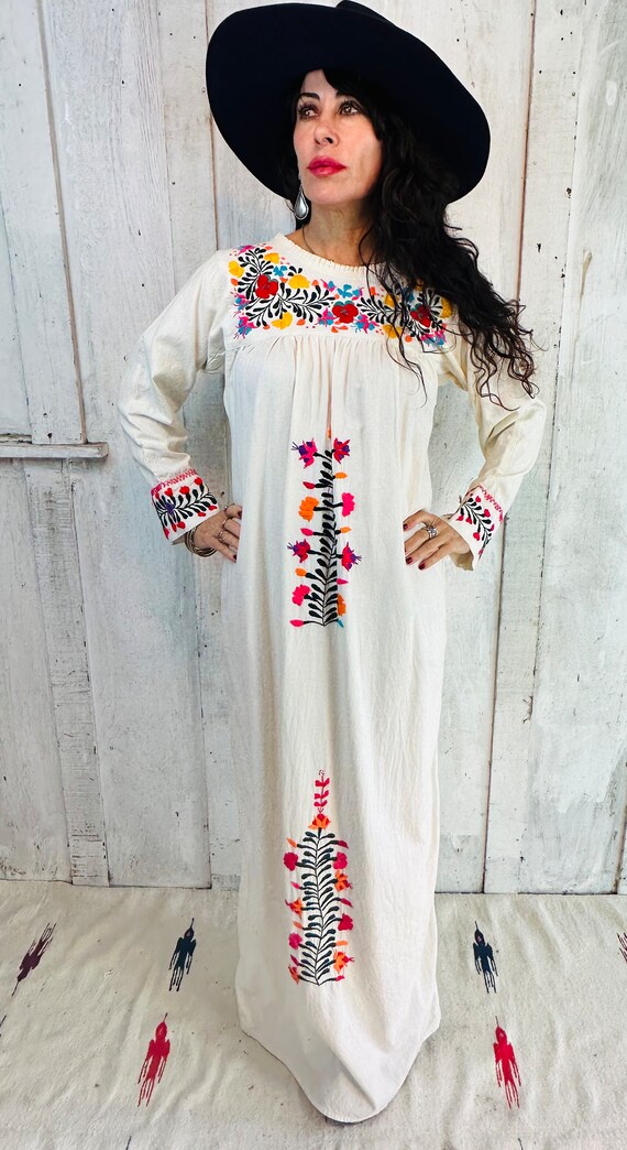 Vintage 70s Embroidered Mexican Kaftan// White Bo… - image 2