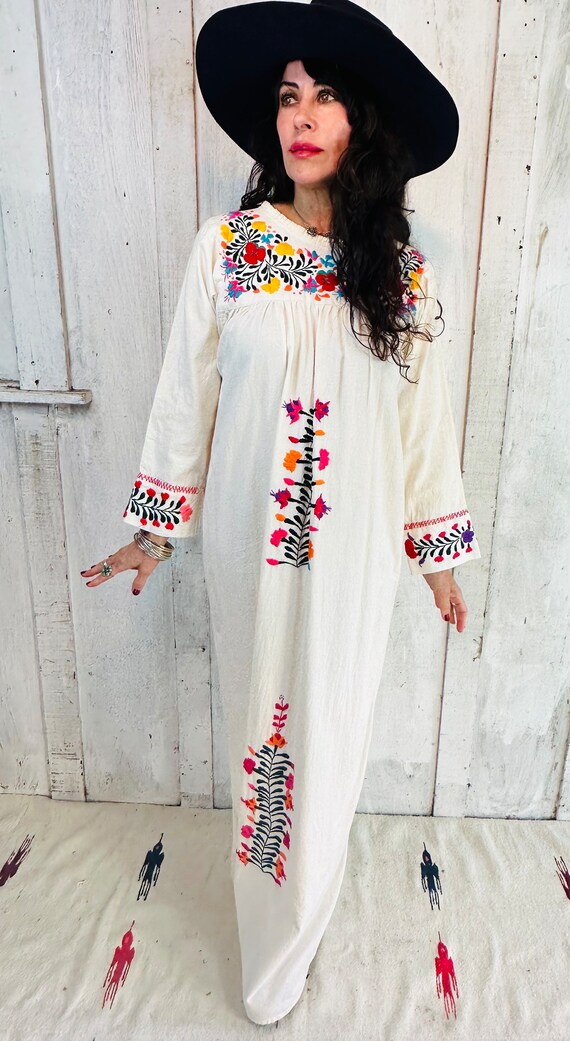 Vintage 70s Embroidered Mexican Kaftan// White Bo… - image 4