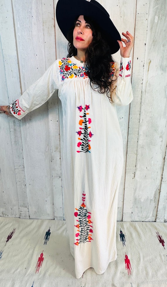 Vintage 70s Embroidered Mexican Kaftan// White Bo… - image 3