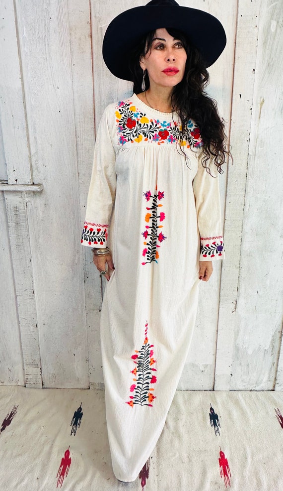 Vintage 70s Embroidered Mexican Kaftan// White Bo… - image 5