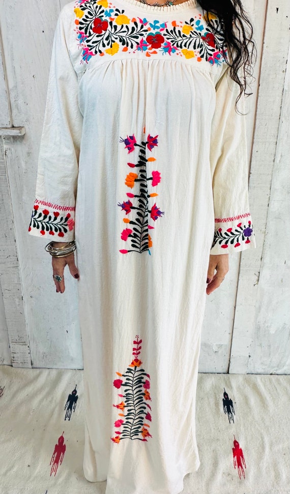 Vintage 70s Embroidered Mexican Kaftan// White Bo… - image 7
