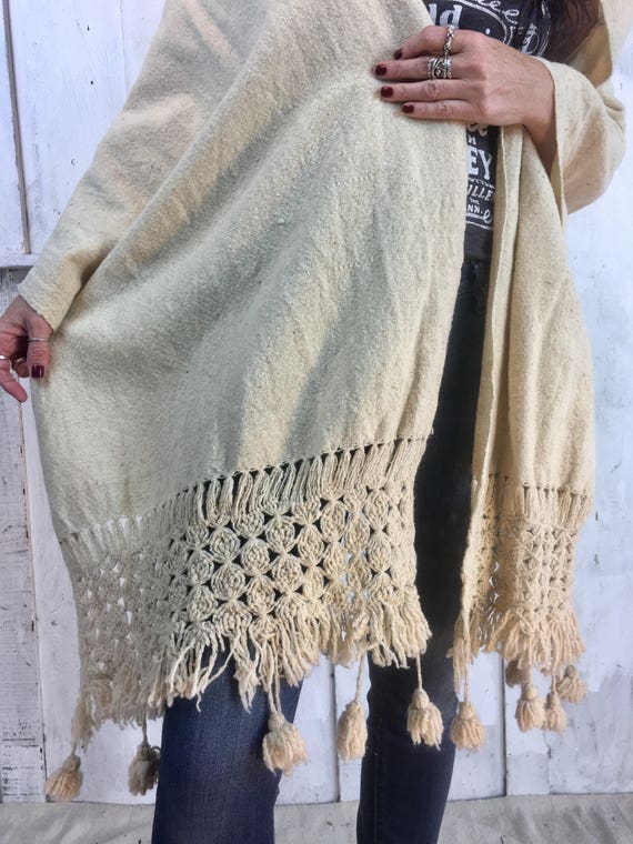 Vintage Handwoven Shawl//Folk Art Poncho//Vintage… - image 7