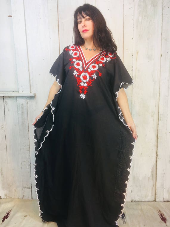 Vintage 70s Embroidered Kaftan// Black Bohemian Ka