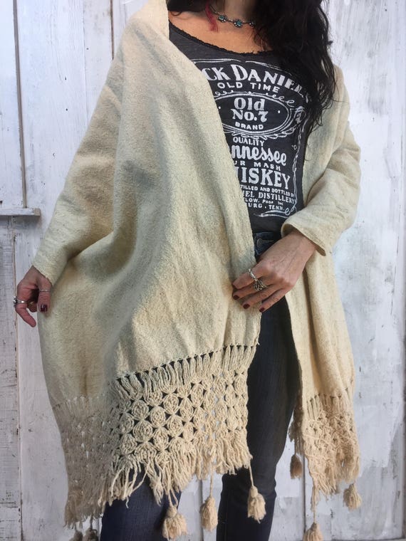 Vintage Handwoven Shawl//Folk Art Poncho//Vintage… - image 9