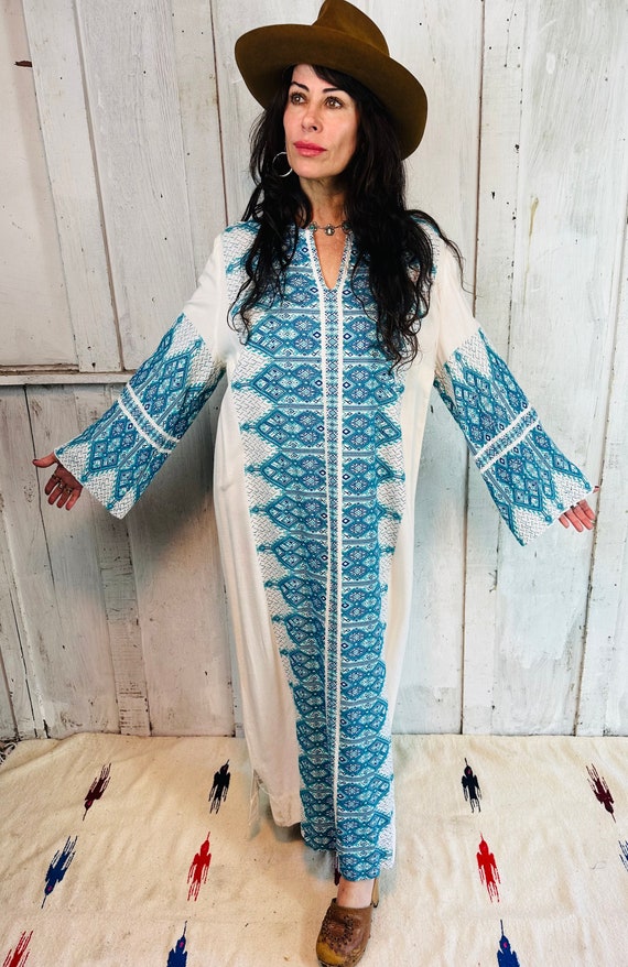 Vintage 70s Embroidered Mexican Kaftan// White Boh