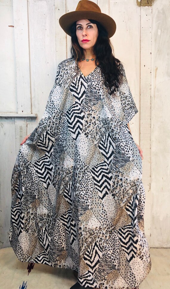 Vintage 70s Kaftan//Vintage Animal Print Caftan //