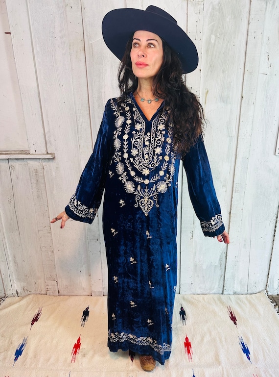 Vintage 70s Embroidered Mexican Kaftan// Bohemian 