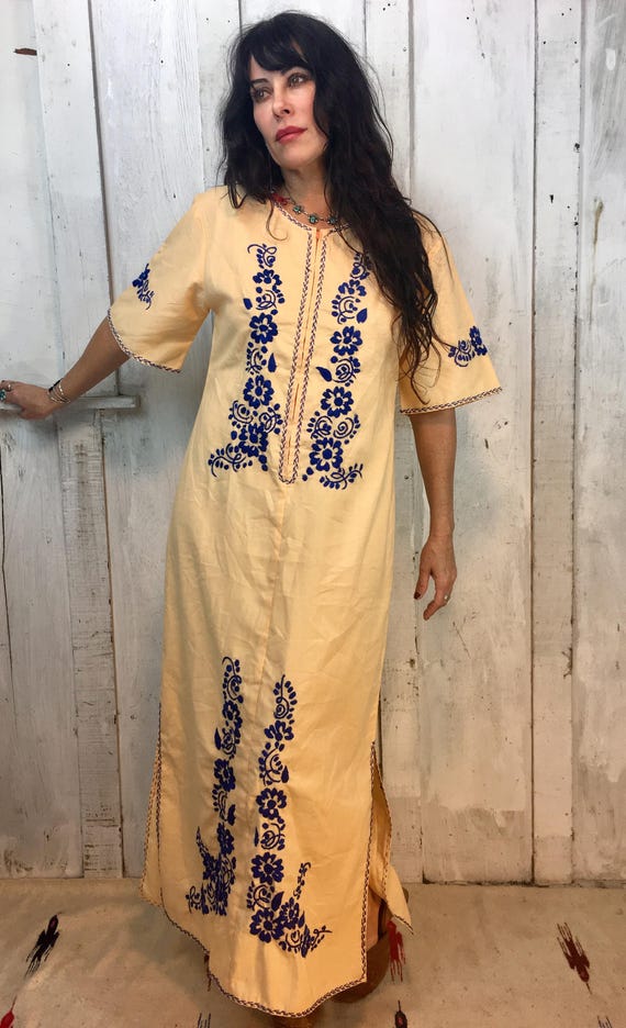 Vintage 70s Embroidered Mexican Kaftan// Bohemian 