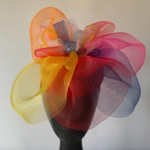 Multicolored facinator/Kentucky fascinator/Red base fascinator/Bright fascinator/Tea party hat/wedding hat/Derby hatinator/sinamay facinator