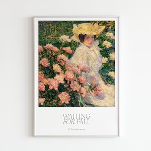 Könnte beinhalten: Ein gerahmter Kunstdruck mit einem Gemälde einer Frau in einem weißen Kleid und einem Strohhut, die in einem Feld mit rosa Blumen sitzt. Der Text "WAITING FOR FALL" und "Of The Patriarchy" ist unter dem Bild gedruckt.