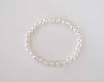 Bracelet tendance avec perles acryliques et »QUEER«