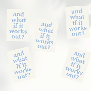 Könnte beinhalten: Fünf weiße Karten mit blauem Text, der "and what if it works out?" lautet.