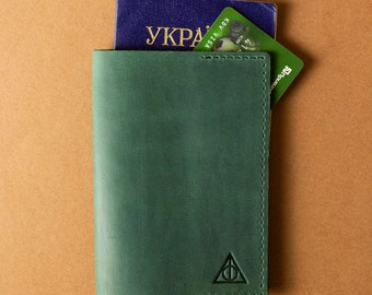 Leather Passport Holder Personalized Green Passport Case Monogrammed Passport Cover Groomsmen Gift Bridesmaids Gift