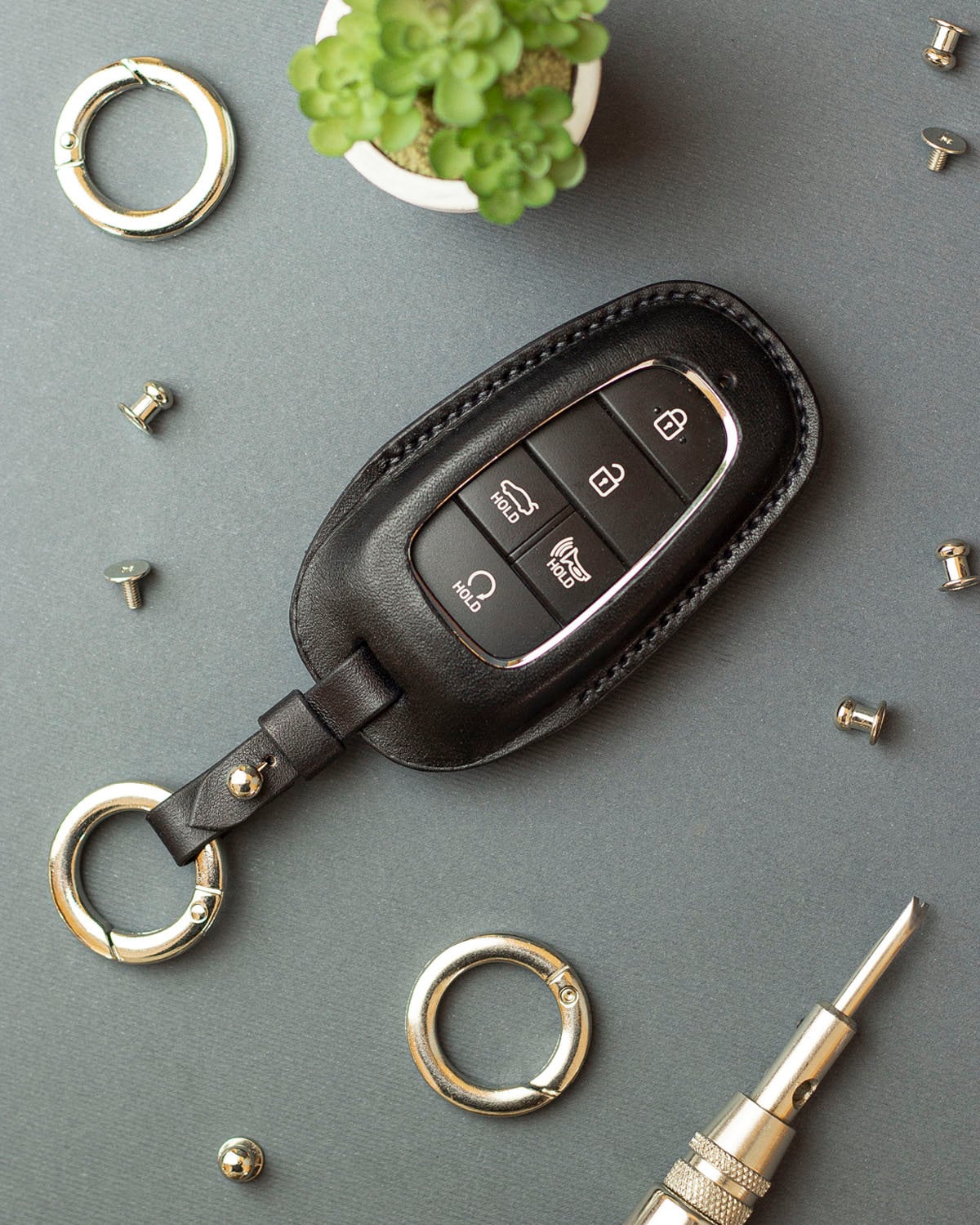 HIBEYO Smart Car Key Case Fits Hyundai Key Case Protective Cover TPU for  Hyundai Kona i10 i30 ioniq Tucson Santa Fe Key Fob Remote Key Chain 3  Buttons Rose : : Electronics