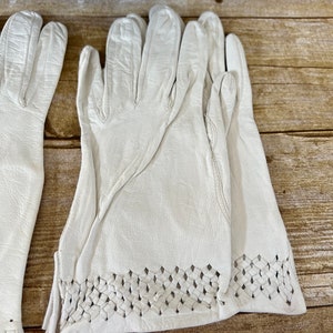 vintage lattice cut-away 1950s super soft leather cream color ladies gloves - size small - FREE SHIPPING