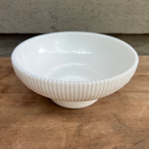 Vintage white milk glass ribbed Hoosier 4054 bowl - USA FREE - SHIPPING