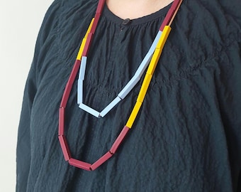 Colour block bead strands