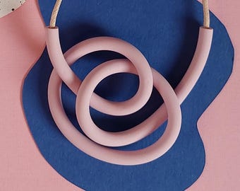 Baby pink squiggle tube necklace Style I