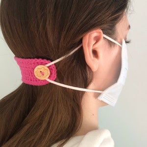 Crochet Ear Saver, Mask Extender, Ear Protector, Elastic Holder 100% cotton, wooden/rainbow button imagem 8