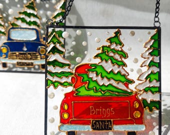 手描きのステンドグラス製クリスマスサンキャッチャー：サンタの赤い車